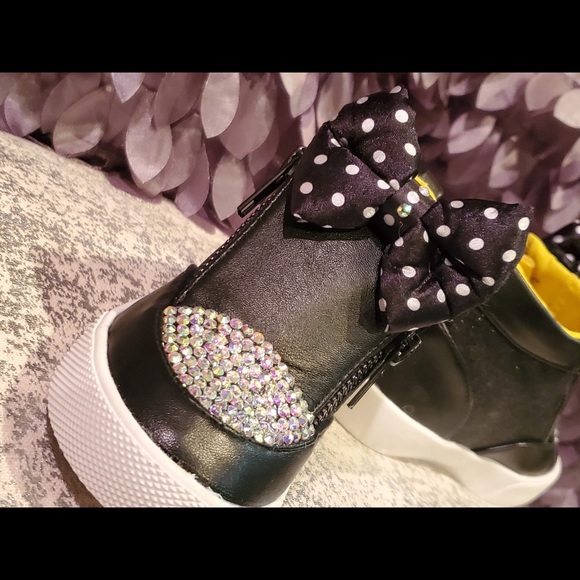 Dazzling vans and converse shoes for children. - Picture 2 of 2